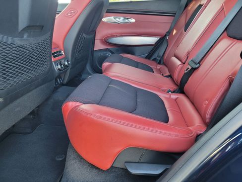 Used 2023 Genesis GV70 2.5T w/ Sport Prestige Package image 9