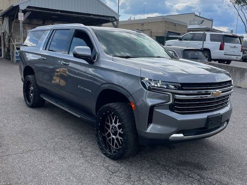 Used 2021 Chevrolet Suburban LT w/ LT Signature Plus Package AWD/4WD image 5