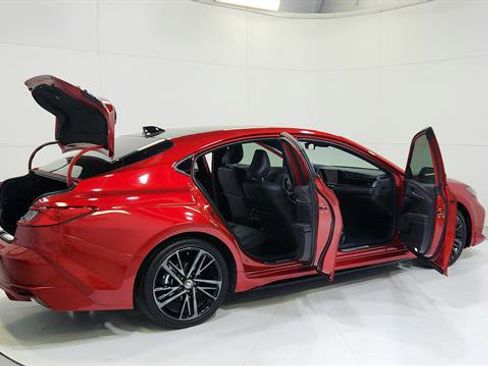 Used 2025 Toyota Camry XSE w/ Premium Plus Package image 32