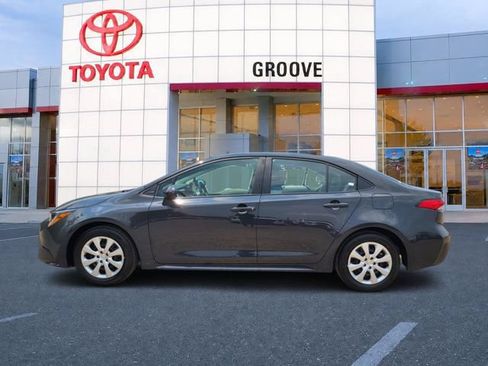 Used 2025 Toyota Corolla LE FWD image 2