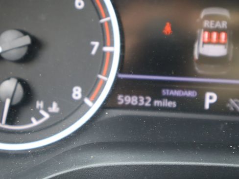 Used 2024 Nissan Rogue S FWD image 10