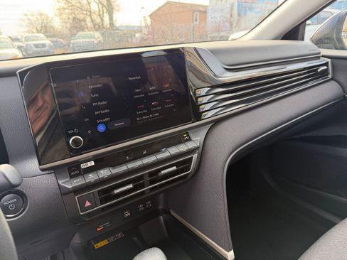 Used 2025 Toyota Camry LE image 33