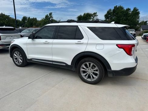 Used 2022 Ford Explorer XLT w/ Equipment Group 202A RWD image 14