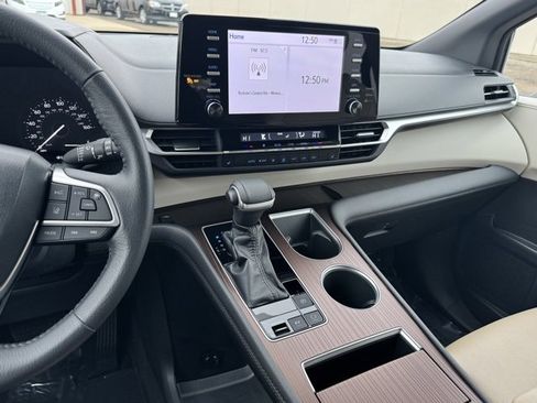 Certified 2023 Toyota Sienna XLE image 22