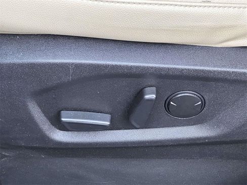 Used 2022 Ford Edge SEL w/ Convenience Package image 11