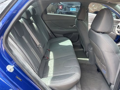 Used 2022 Hyundai Elantra SEL w/ Convenience + Premium Package FWD image 22