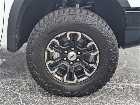 Used 2026 Chevrolet Silverado 1500 ZR2 AWD/4WD image 12