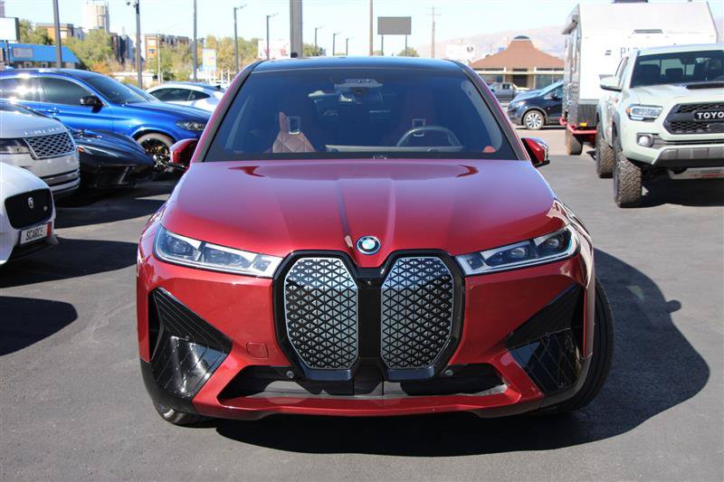 Used 2024 BMW iX xDrive50 w/ Premium Package AWD/4WD image 4