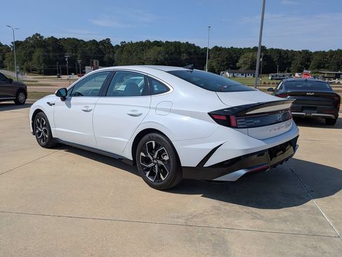 Used 2025 Hyundai Sonata SEL FWD image 3