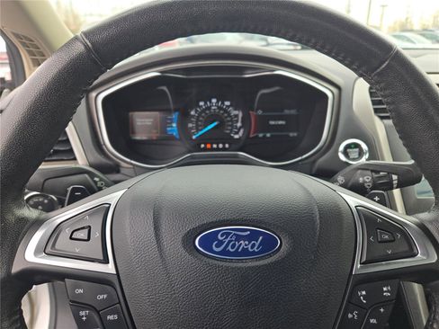 Used 2017 Ford Fusion SE w/ Fusion SE Technology Package image 34