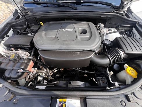 Used 2018 Jeep Grand Cherokee Laredo AWD/4WD image 18