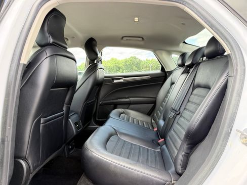 Used 2018 Ford Fusion SE w/ Equipment Group 602A FWD image 15