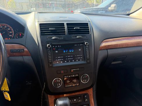 Used 2010 Saturn Outlook XR FWD image 21
