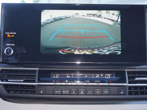 Used 2025 Toyota Sienna XLE image 18