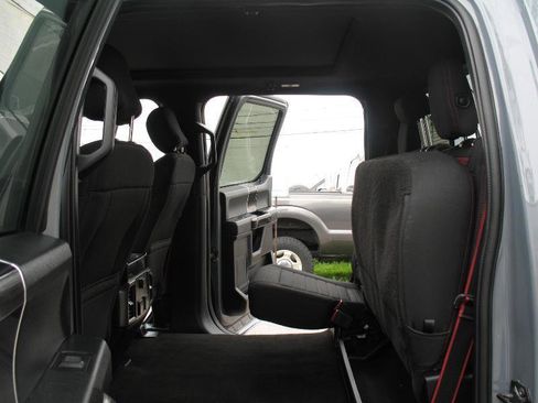 Used 2019 Ford F150 XLT w/ Equipment Group 302A Luxury AWD/4WD image 32