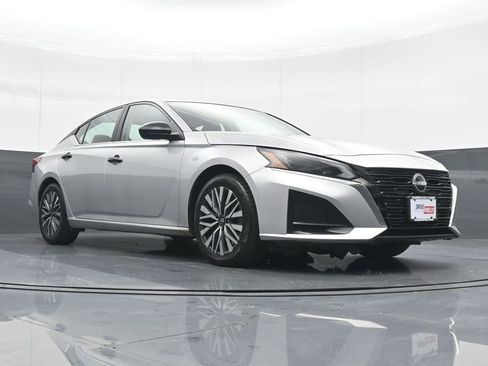 Used 2023 Nissan Altima 2.5 SV image 23