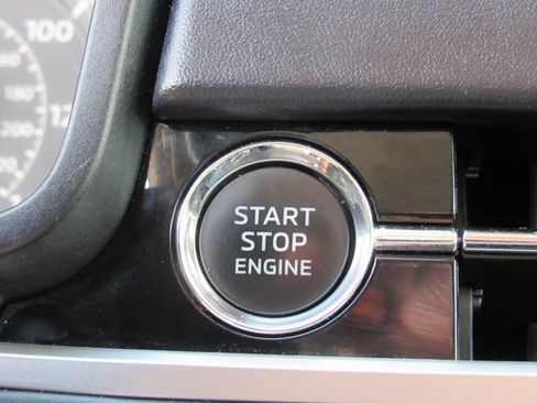 Used 2024 Mitsubishi Outlander SE image 20