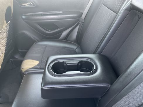 Used 2019 Chevrolet Trax LT w/ LT Convenience Package FWD image 35