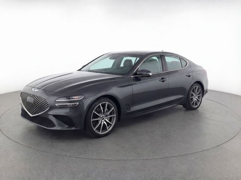 Used 2025 Genesis G70 2.5T image 3