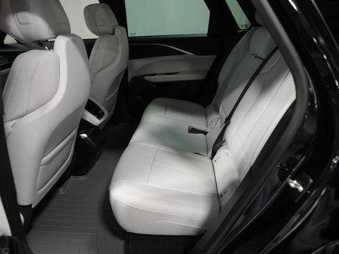 Used 2024 Cadillac Lyriq Luxury AWD/4WD image 24