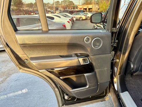 Used 2017 Land Rover Range Rover HSE image 32