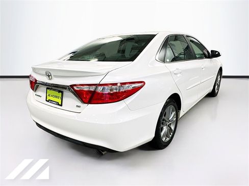 Used 2015 Toyota Camry SE image 5