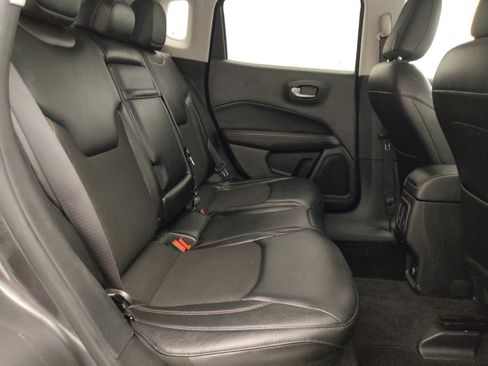 Used 2018 Jeep Compass Latitude FWD image 19