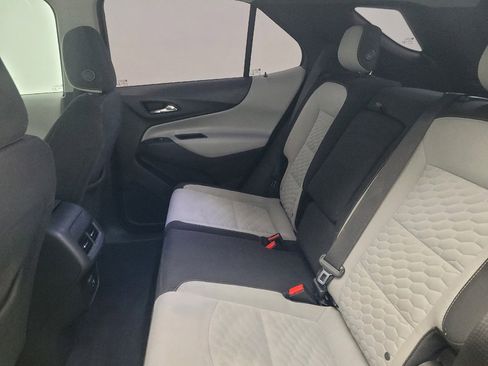 Used 2019 Chevrolet Equinox LS image 18