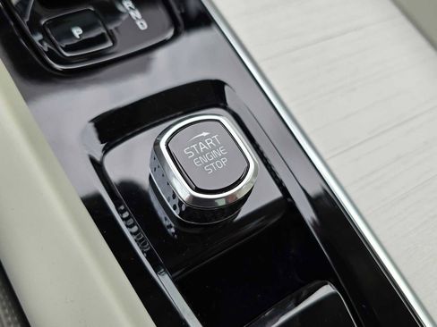 New 2026 Volvo XC60 B5 Ultra w/ Protection Package Premier image 36