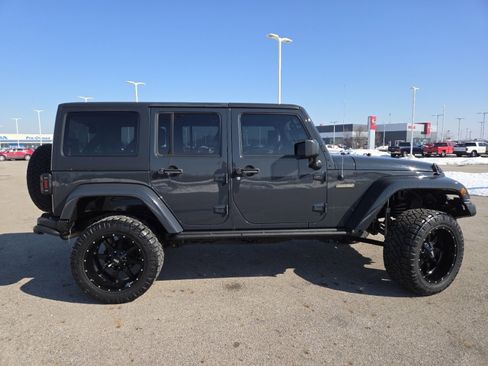 Used 2018 Jeep Wrangler Unlimited Sport image 15