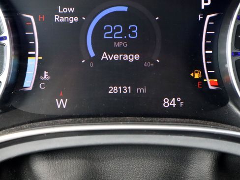 Used 2025 Chrysler Pacifica Limited FWD image 34