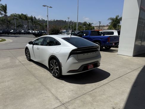 Certified 2025 Toyota Prius Plug-In Hybrid image 23