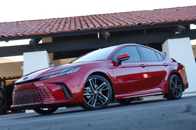 Used 2025 Toyota Camry XSE w/ Premium Package FWD image 3