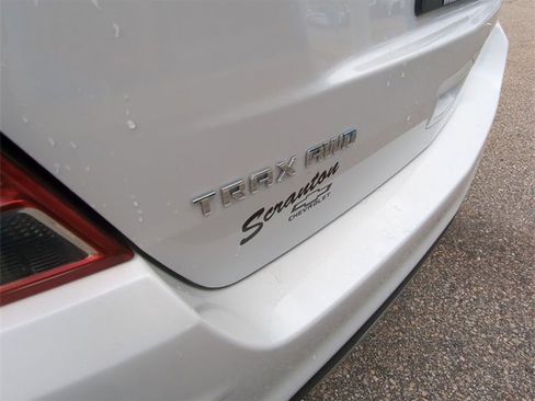 Certified 2022 Chevrolet Trax LT w/ LT Convenience Package image 31