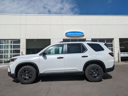New 2025 Honda Pilot TrailSport image 8