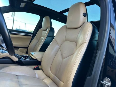 Used 2018 Porsche Cayenne Platinum Edition image 16