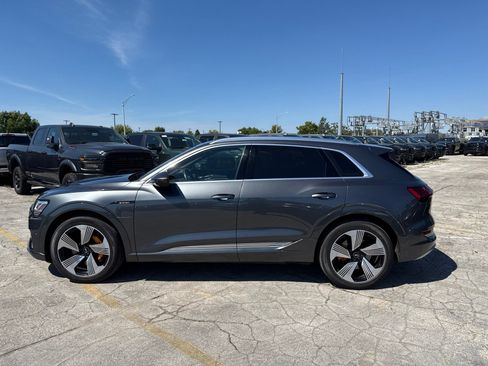 Used 2019 Audi e-tron Prestige w/ Prestige Package AWD/4WD image 9