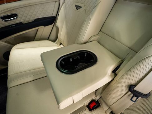 Used 2021 Bentley Bentayga image 62