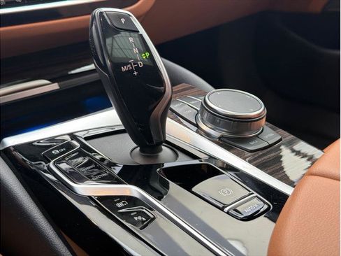 Used 2023 BMW 530e w/ Premium Package image 13