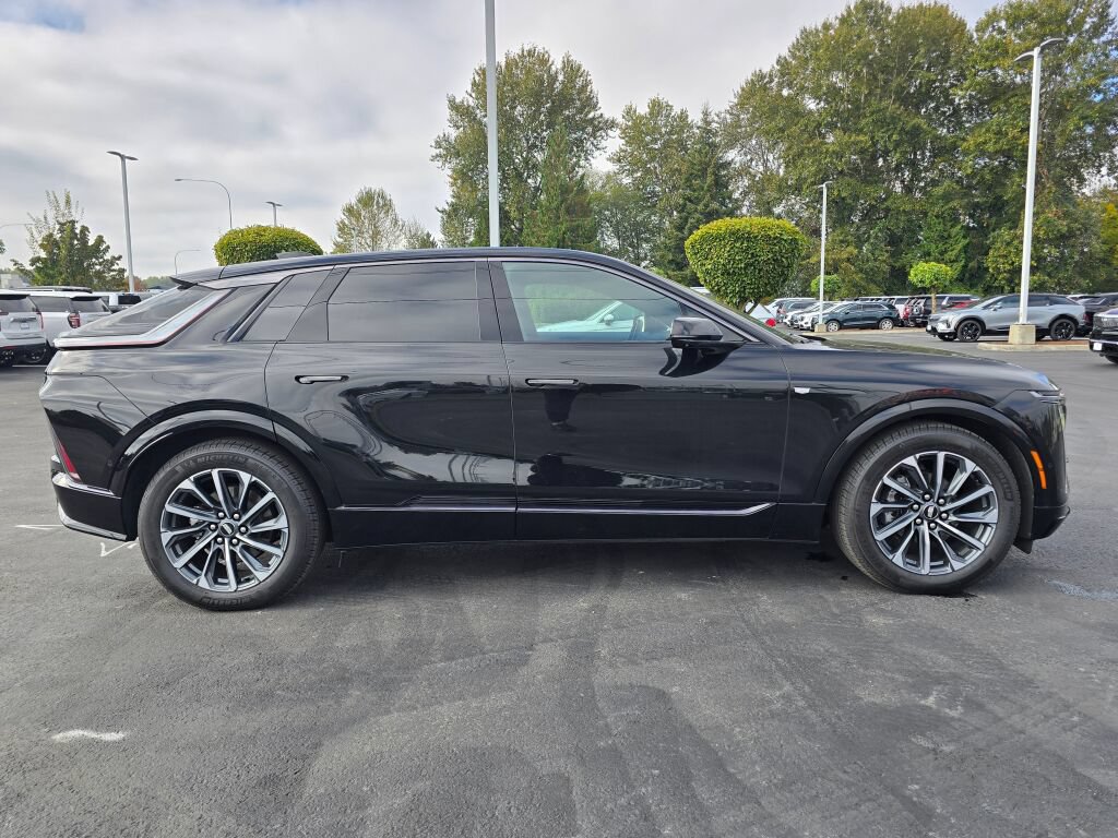 Used 2024 Cadillac Lyriq Sport AWD/4WD image 7