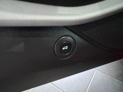 Used 2021 Chevrolet Camaro LT w/ Technology Package image 23