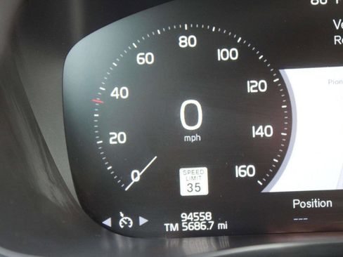 Used 2019 Volvo XC60 T5 Momentum w/ Multimedia Package image 24