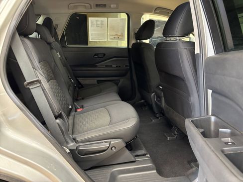 Used 2025 Nissan Pathfinder SV AWD/4WD image 28