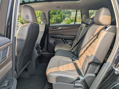Used 2024 Volkswagen Atlas SEL AWD/4WD image 31