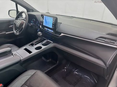 Used 2023 Toyota Sienna XSE AWD/4WD image 31