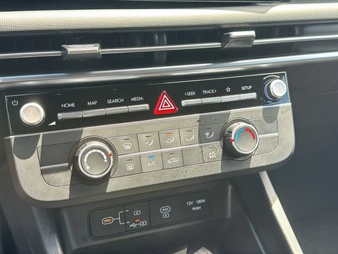 Used 2025 Hyundai Santa Cruz SE AWD/4WD image 20