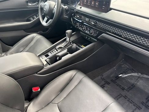Used 2023 Honda Accord Touring image 12