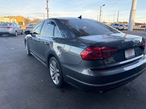 Used 2017 Volkswagen Passat 1.8T SE FWD image 4
