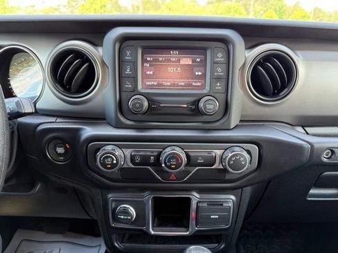 Used 2021 Jeep Gladiator Sport AWD/4WD image 18