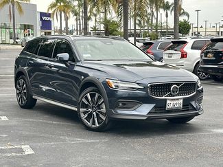 Certified 2025 Volvo V60 B5 Cross Country Ultra w/ Protection Package Premier video 1